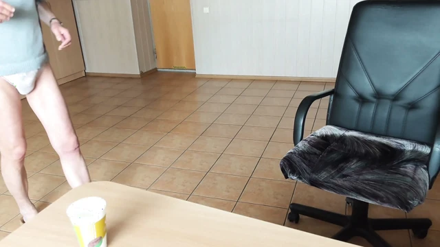Kahve, külot, penis, külotlu çorap.