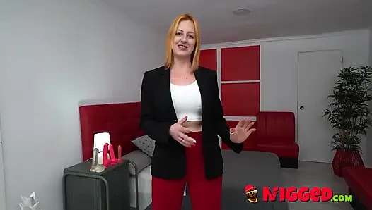 Olgun yarraklarla ırklararası seks yapmak istiyor bbc. Jesus Reyes, Sahte Reklamlar İçin Porn'da Sia Briana'yı Çiçekten Çıkarıyor Siyah Düzeltme