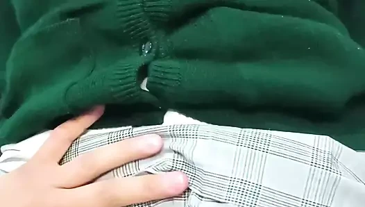 Liseli kız erkek arkadaşıyla oynamaya başlıyor