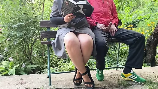 Kayınvalidesi damadını utangaçlıktan çıkarıyor