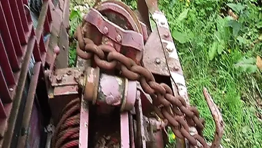 Büyük memeli sarışın Fransız sürtükler şanslı adam tarafından götten sikiliyor