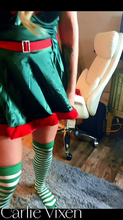 4k Carlie Vixen seksi yeşil elf orta yaşlı seksi kadın amcığını sikiyor ve sonra ilk yüze boşalma için büyük zenci yarağı elfi emiyor