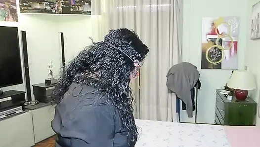 Çok azgın bir İtalyan iri güzel kadın iki adam tarafından amından ve götünden sikiliyor