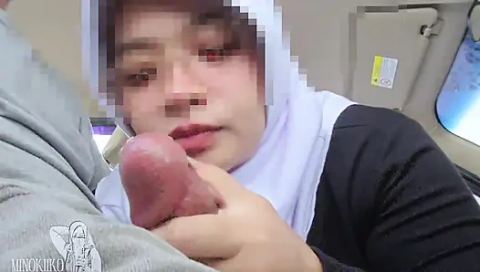 Tesettürlü baldızım geç kalıyor, ona yardım etmek için bana bir araba sakso çekiyor - minokiiko