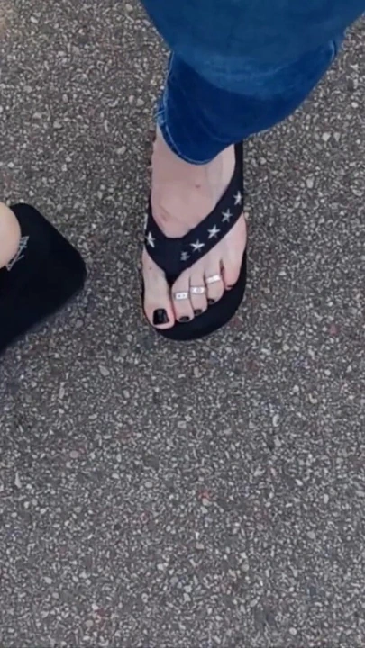 "Güpegündüz yürüyüşe boşaldım, ellerimi kullanmıyorum, seksi ayaklarıma bakıyorum" den önemli an