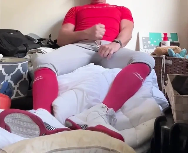 Alfa beyzbol oyuncusujockdad87 yine beyzbol ekipmanlarında jock dölünü çekiyor