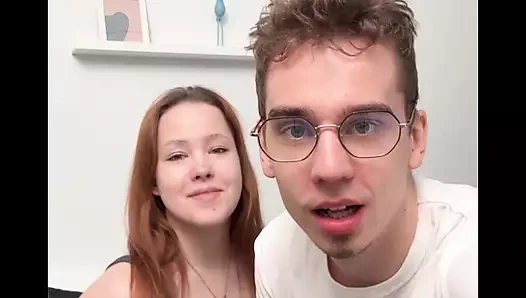 Mobil sürüm eş değiştirenler video bağlantısıyla buluşuyor ve çevrimiçi seks yapıyor