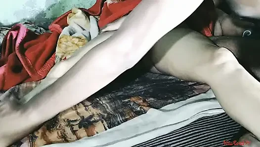 Azgın hintli kadın vücut masajı yapıyor ve sikişiyor