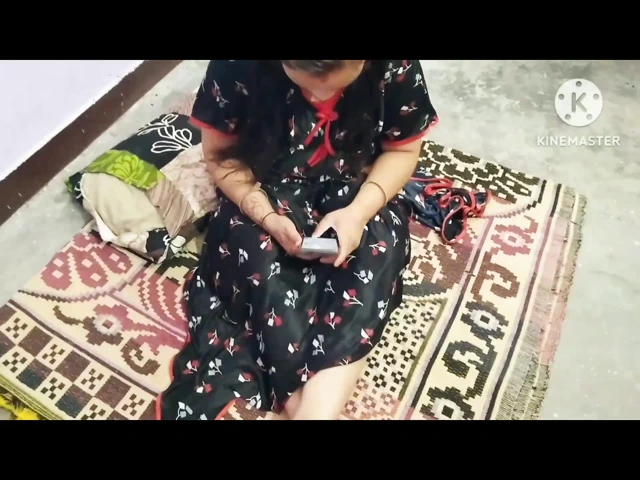 Bhabhi boyfriend se baat kar rahi thi dever ne dekh liya or pel diya.