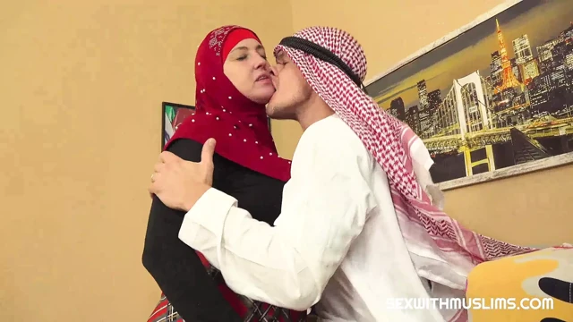 Tesettürlü kadın görevini yapmadığı için öfkeyle sikiliyor