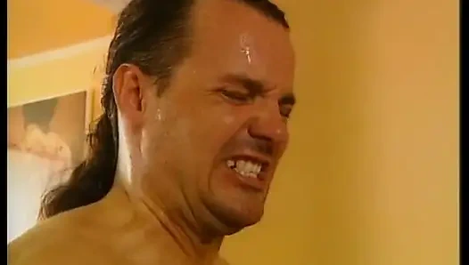 Ne istiyorsan onu yapacağım lütfen beni cezalandırma!