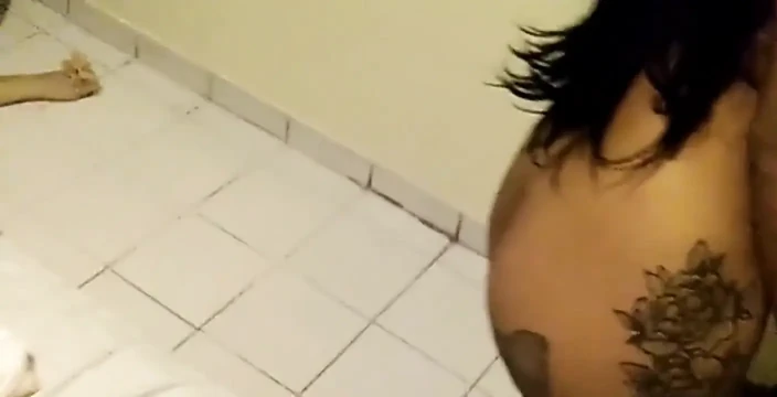 Süper tbt konut koridorunda sikişiyor