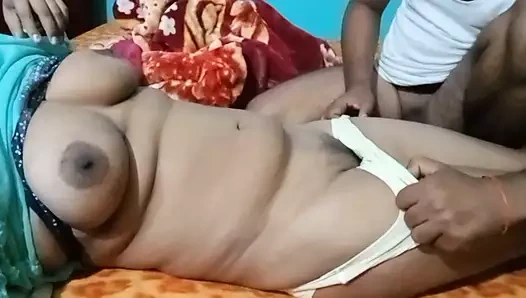 Hintli üniversiteli kız sert seks istiyor.