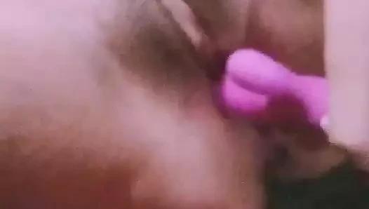 Küçük orospu yapay penis ile oynuyor – milidolly