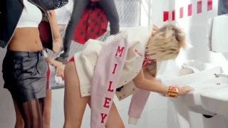 Miley Cyrus'un seksi pozları