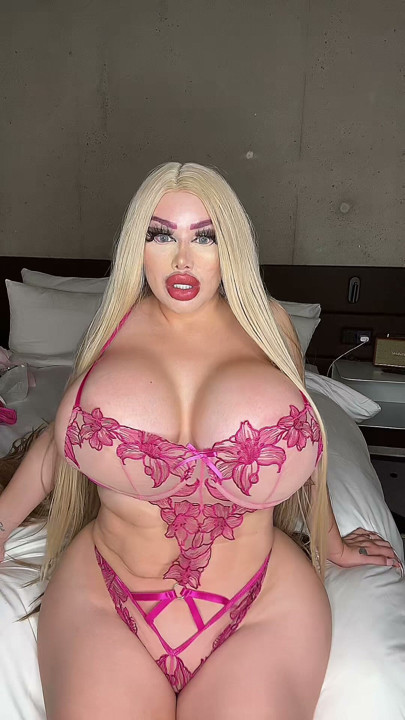 Büyük memeli bikini hatun