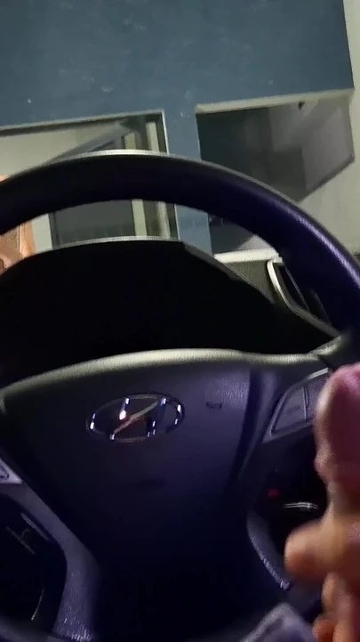 Эмоциональный момент из "рискованно студентам у двери колледжа!"