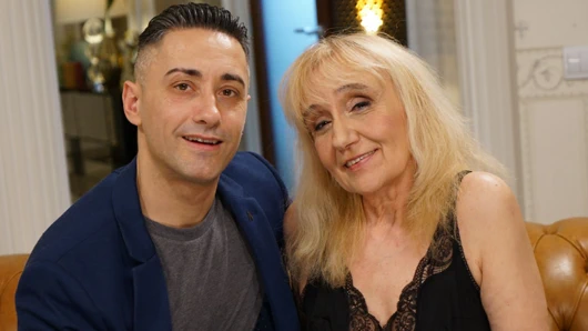 Nanney bir damızlık lanet genç yıl fantezisini yeniden yaşıyor