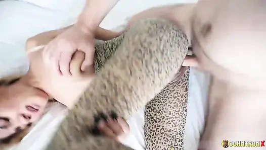 Johntronx - leopar taytlı muhteşem Taylandlı hatunla anal seks