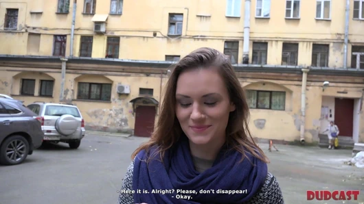 Güzel kız sözde ajan ile harika seks kandırdı