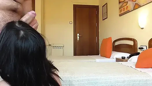 18 yaşındaki küçük üvey kız kardeş üvey erkek kardeşiyle baştan çıkarıyor ve sikişiyor