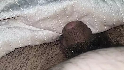 Dul üvey anne üvey oğlunun genç yarağını sıvazlıyor