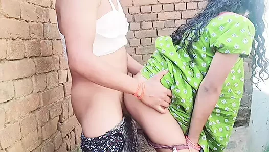 Hintli güzel orta yaşlı seksi hizmetçi başka bir bekçi tarafından sikiliyor gerçek sert seks videosu