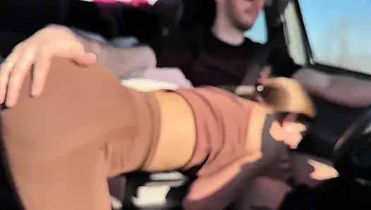 Direksiyon Arkasında Şoförü Emmek