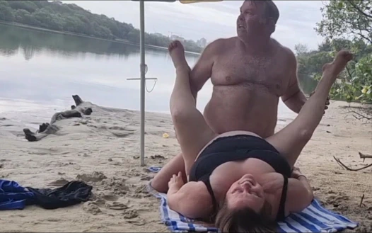 Neredeyse nehirde sikişirken yakalanıyor - faphouse'ta özel