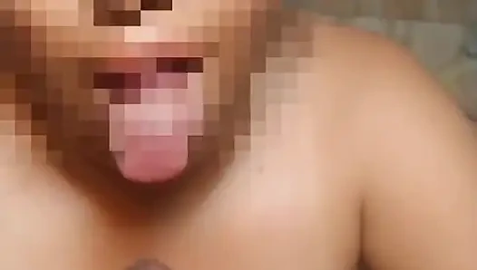 Yengem onu iyi emiyor