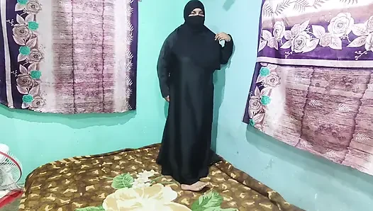 Müslüman kız tesettürlü bebek ilk kez seks hakkında konuşuyor