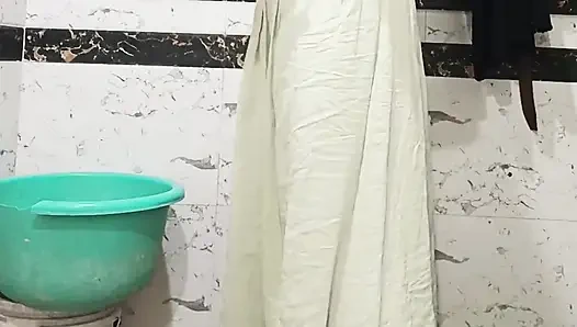 Priya bhabi güzel vücut gösterisi