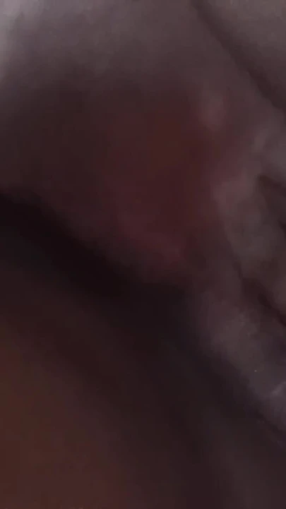 Klitoris yakın çekim güç fışkırtımı ovuyor