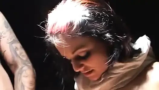 İki mükemmel azgın fahişe ile BDSM seansı