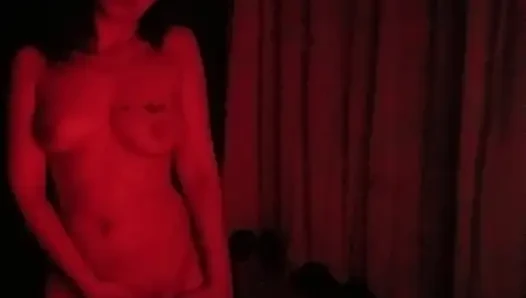 Seni düşünerek kendime dokunuyorum