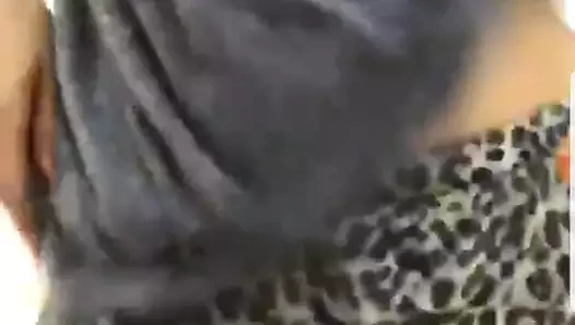 Kız kendini parmaklıyor tango