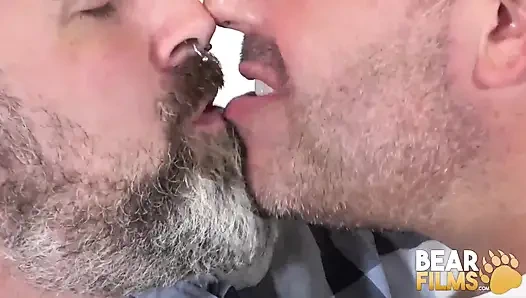 Bearfilms Maxx Jenkins ve Dean Gauge saksodan sonra ırklararası olarak ham ırk