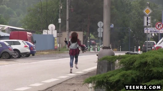 Tekerlekli paten hırsızı derin boğaz ve lanet tarafından polisten kaçar