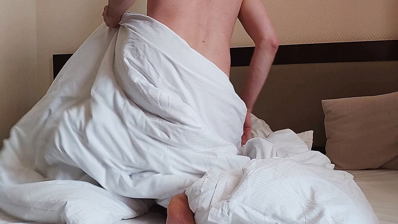 Hamburg'da bir otel odasında mastürbasyon yapmak