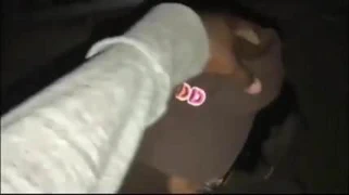 Dunkin donuts işçisi kafa veriyor