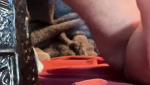 İki yardımcıyla deliğimi genişletiyorum