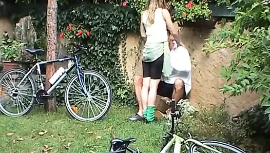 Bisiklet yolculuğu sportif bir sikişle bitiyor!