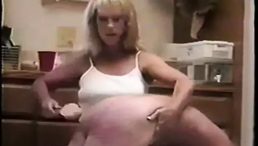 Een Grandioos Pak Slaag Over De Knie