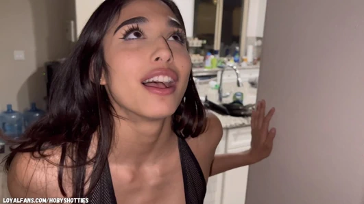 Ateşli sokak yayası eve gitmek için yarak emiyor