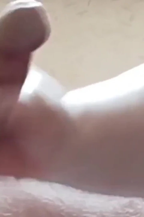 Mastürbasyondan sonra bir yarak boşalıyor yakın çekim
