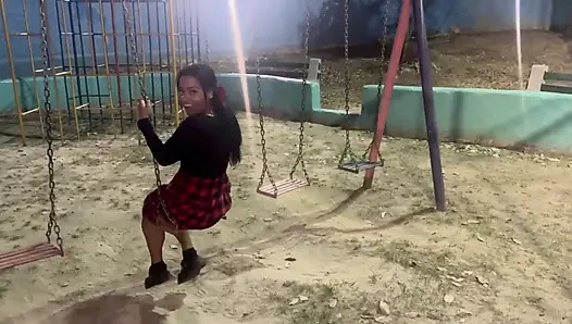 Preta geceleri evden ayrıldı, peşinden gittim, onu parkta buldum, o kadar azgındı ki orada seks yapmaya karar verdik.