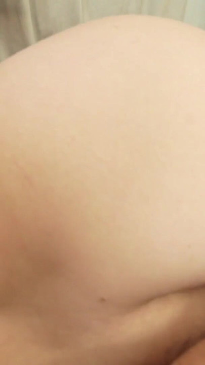 Karım taytlı büyük götünü gösteriyor ve üzerinde çok seksi görünüyorlar | Klip 3