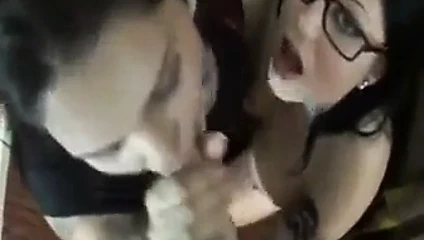 şanslı adam alır emdi tarafından iki kızlar