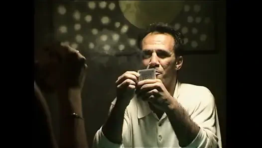 Poker masasında büyük amcıklı büyük yarak