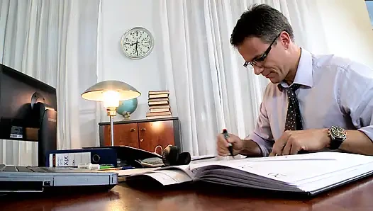 Sarışın Sekreter Bacakları Geniş Ofis Sikişi